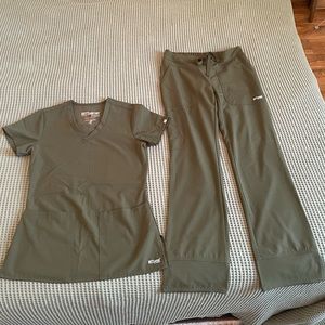 Grey’s Anatomy scrubs super comfy & like new!